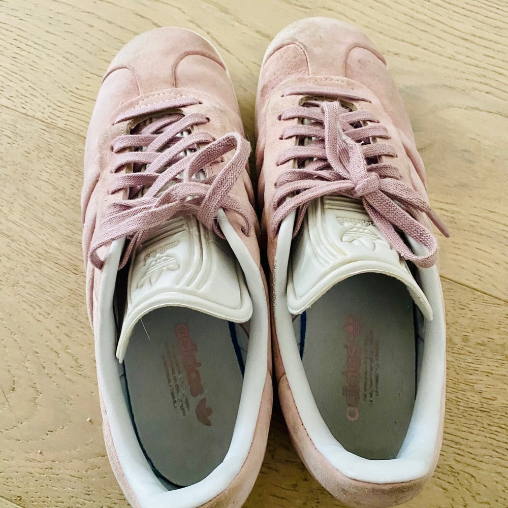 Adidas pink sneaker